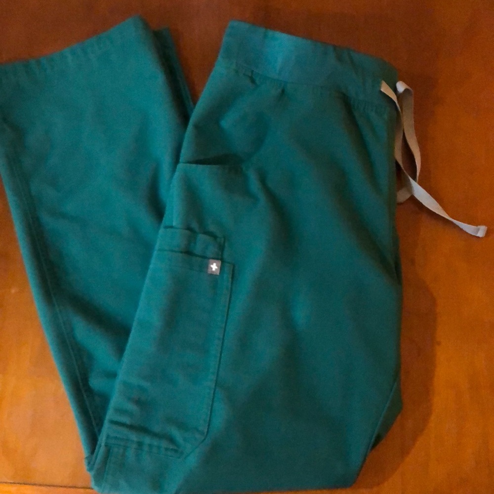 FIGS Hunter Green Kade Scrubs